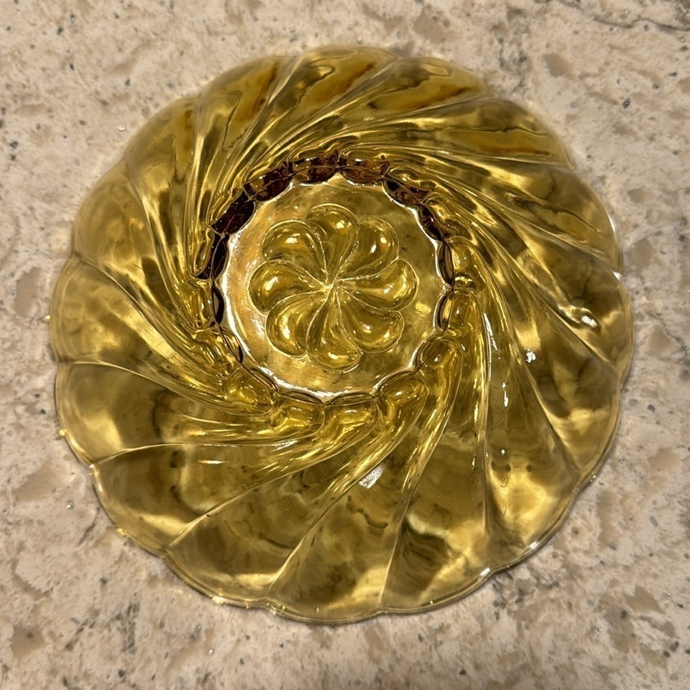 VINTAGE 70’s~HAZEL ATLAS AMBER GLASS~SERVING SALAD BOWL~CAPRI SWIRL PATTERN~G22 - Picture 6 of 9